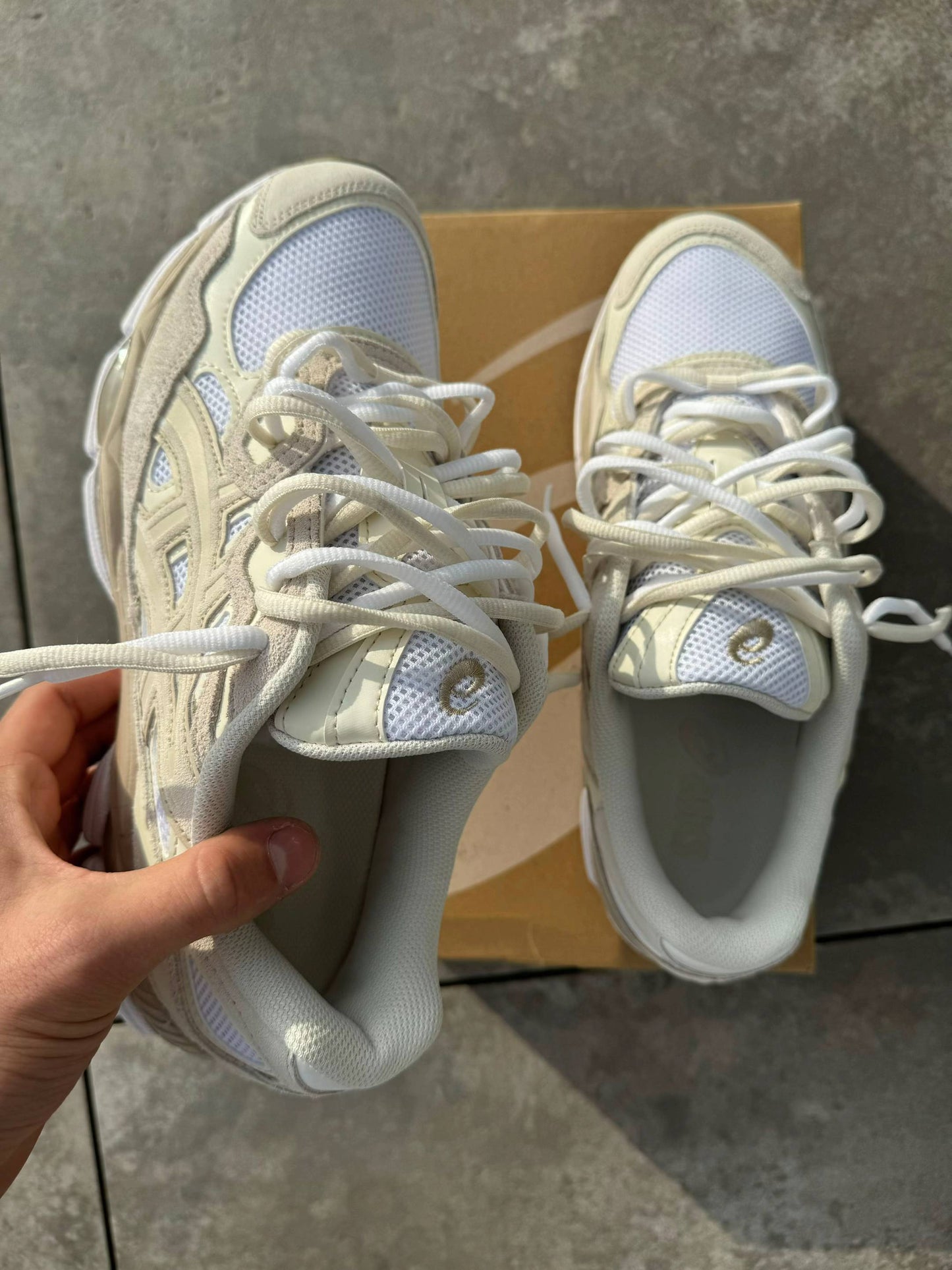 DOUBLE LACED GEL NYC WHITE/FEATHER GOLD